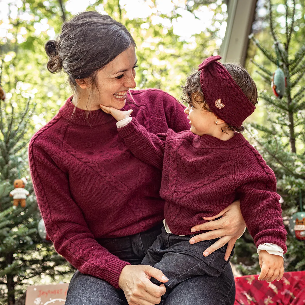 Chandail de maille bourgogne avec broderie et motif tressé, adulte || Long sleeves burgundy sweater with embroideries and braided pattern, adult