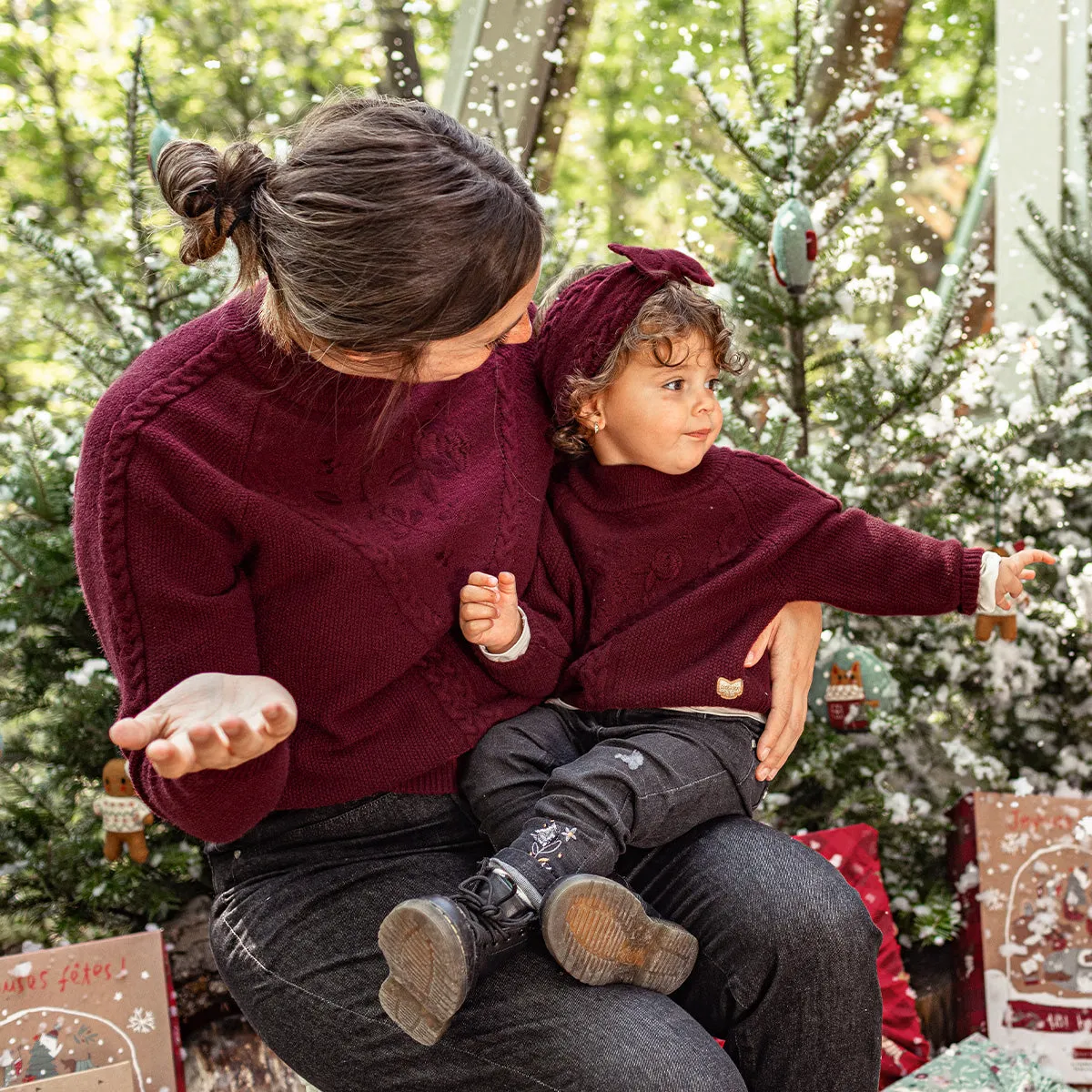 Chandail de maille bourgogne avec broderie et motif tressé, adulte || Long sleeves burgundy sweater with embroideries and braided pattern, adult