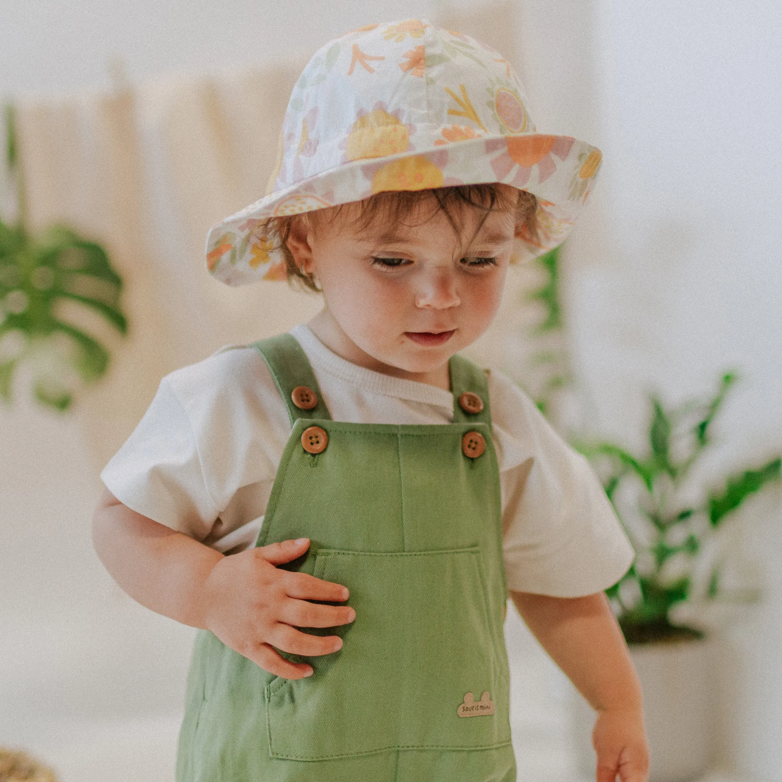 T-shirt crème coupe droite en coton biologique doux, naissance  || Cream t-shirt straight cut in soft organic cotton, newborn