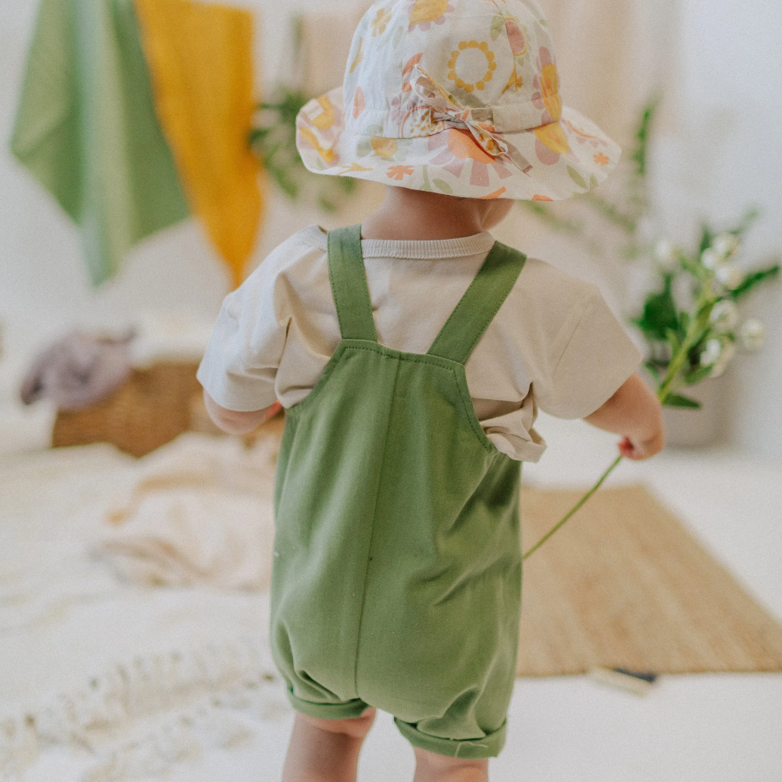 T-shirt crème coupe droite en coton biologique doux, naissance  || Cream t-shirt straight cut in soft organic cotton, newborn