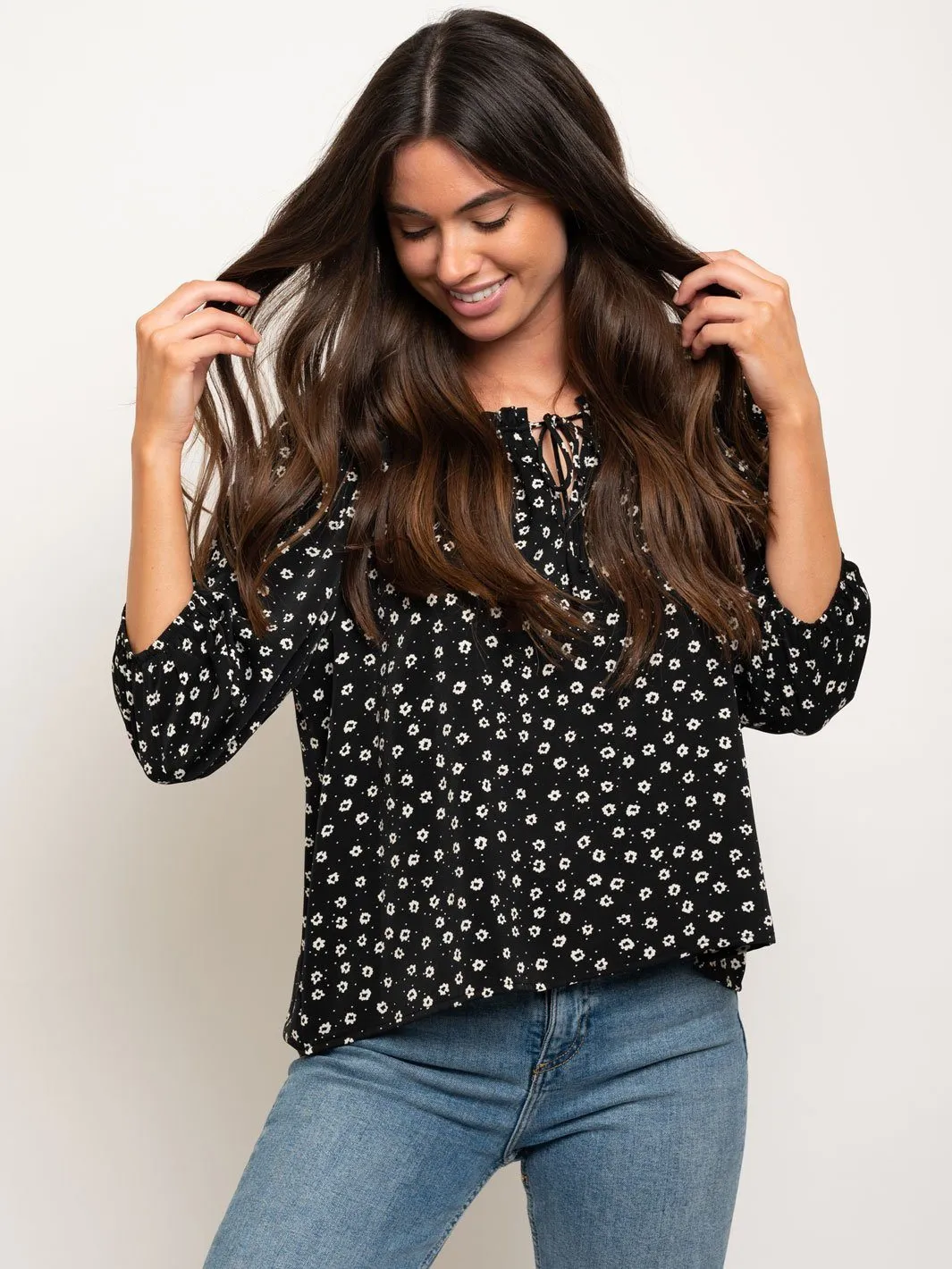 WOMEN'S 3/4 SLEEVE PEASANT ADJUSTABLE NECK TIE TOP