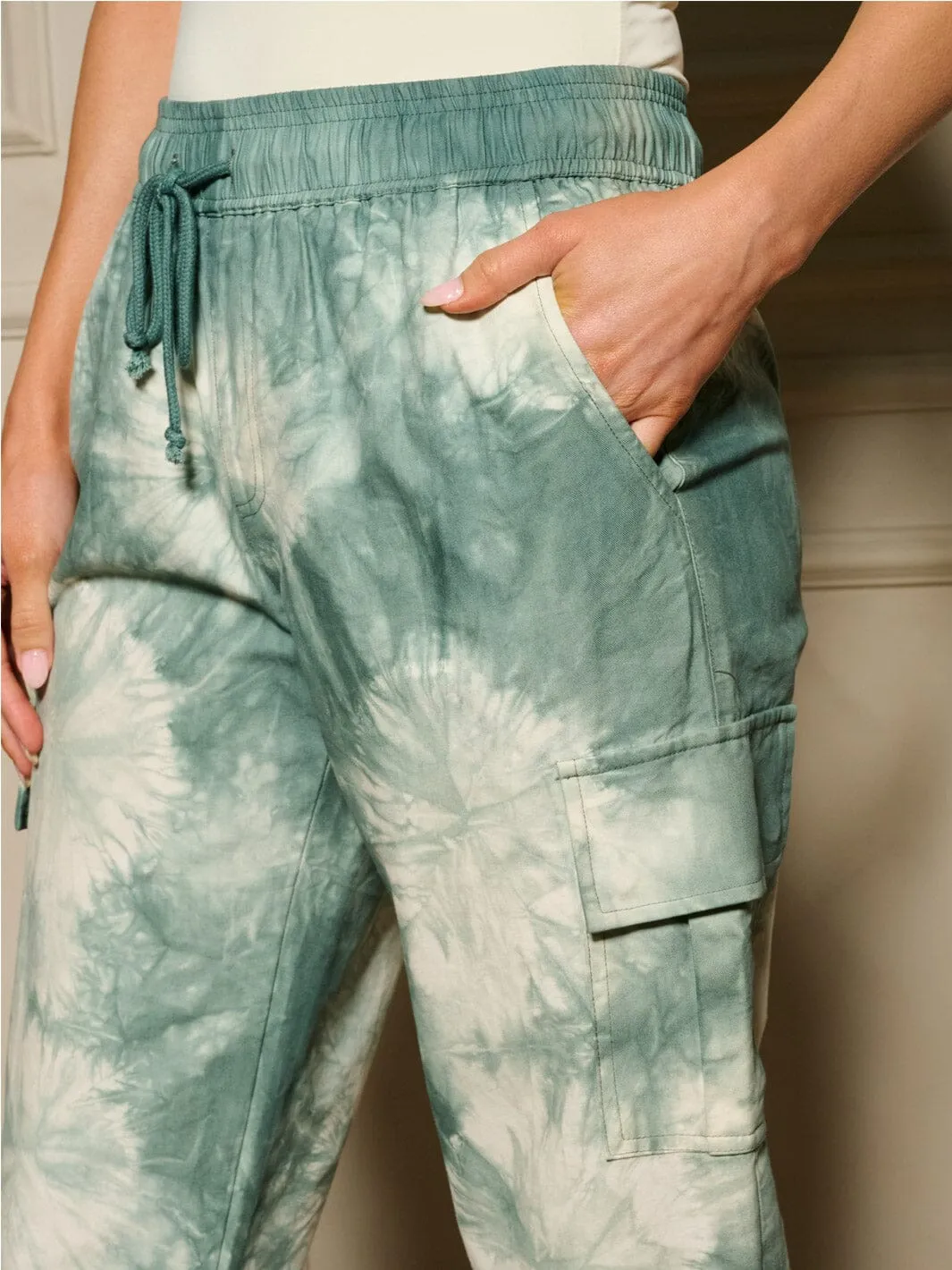 WOMEN'S ELASTIC WAIST CARGO POCKETS TIE DYE JOGGER PANTS