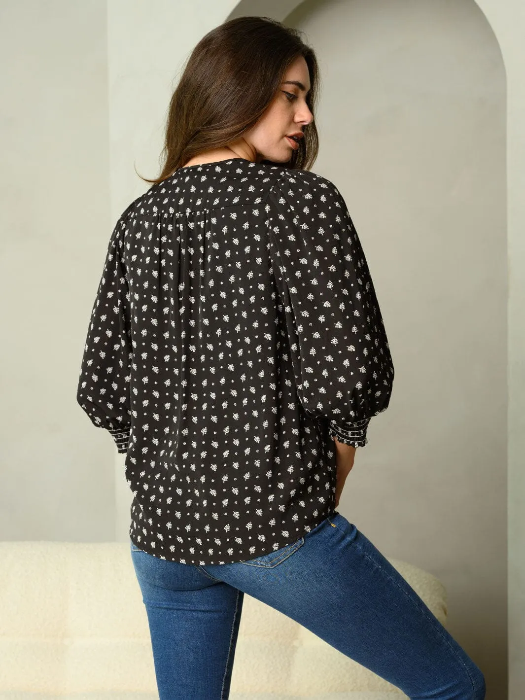 WOMEN'S LEAF PRINT 3/4 SLEEVE WITH NOVELTY SMOCKED YOKE TOP