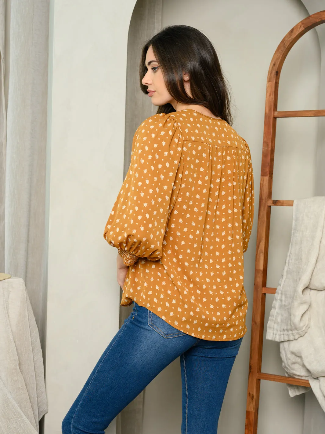 WOMEN'S PUFF SLEEVE SMOCKED YOKE TOP