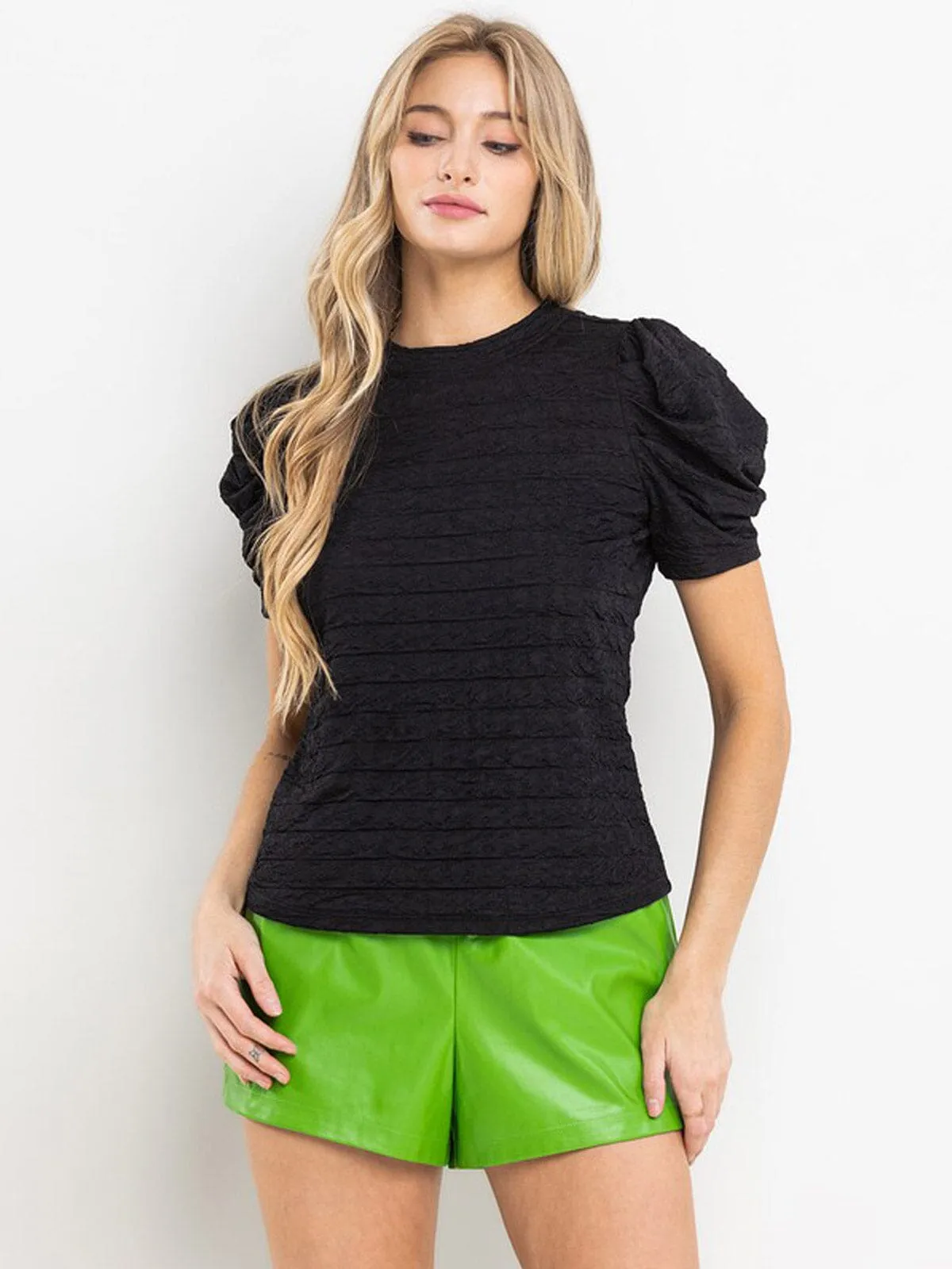 WOMEN'S SHORT PUFF SLEEVE SMOCKED DETAILED BLOUSE TOP
