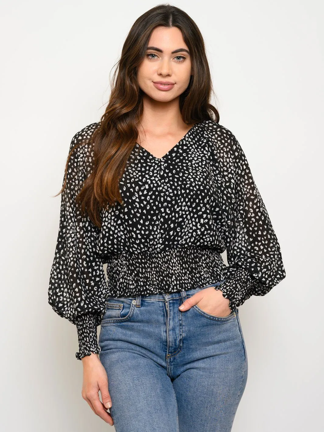 WOMEN'S SMOCKED LOND DOLMAN SLEEVE V-NECK TOP